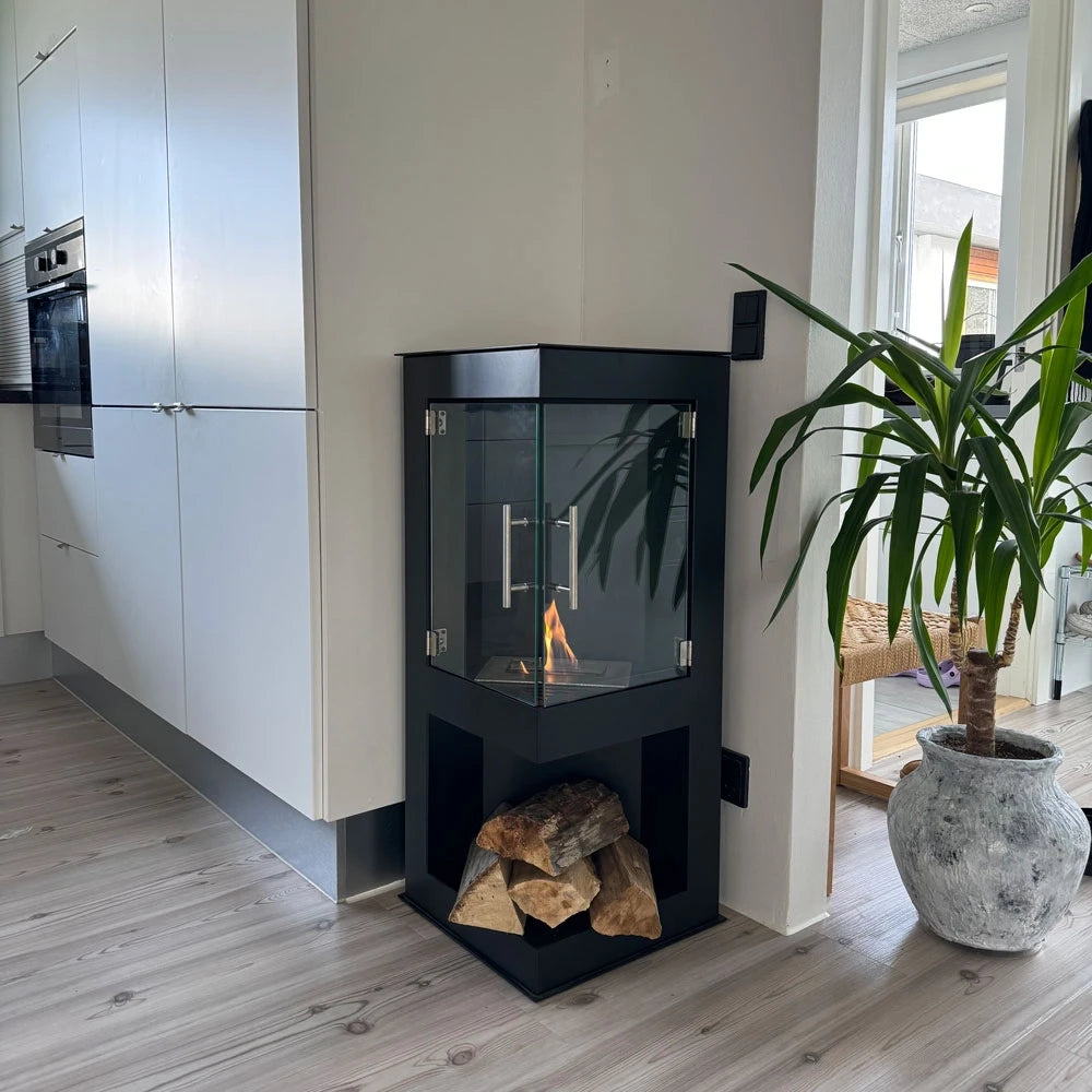 Alaska corner bioethanol stove, lit flame, modern kitchen corner with plant
