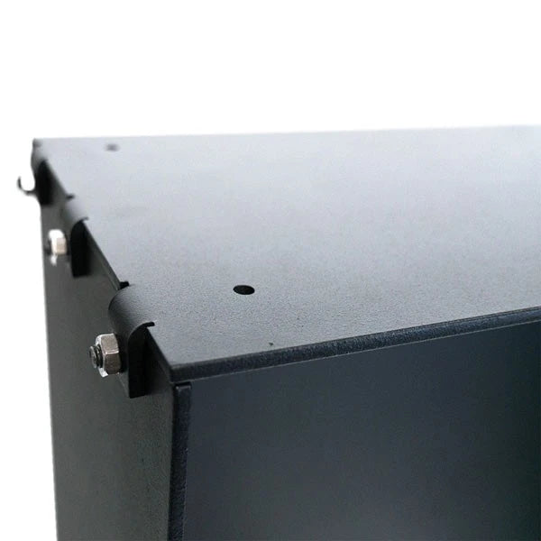 Close-up of the Foco One 600 Slim frame corner and hardware detail